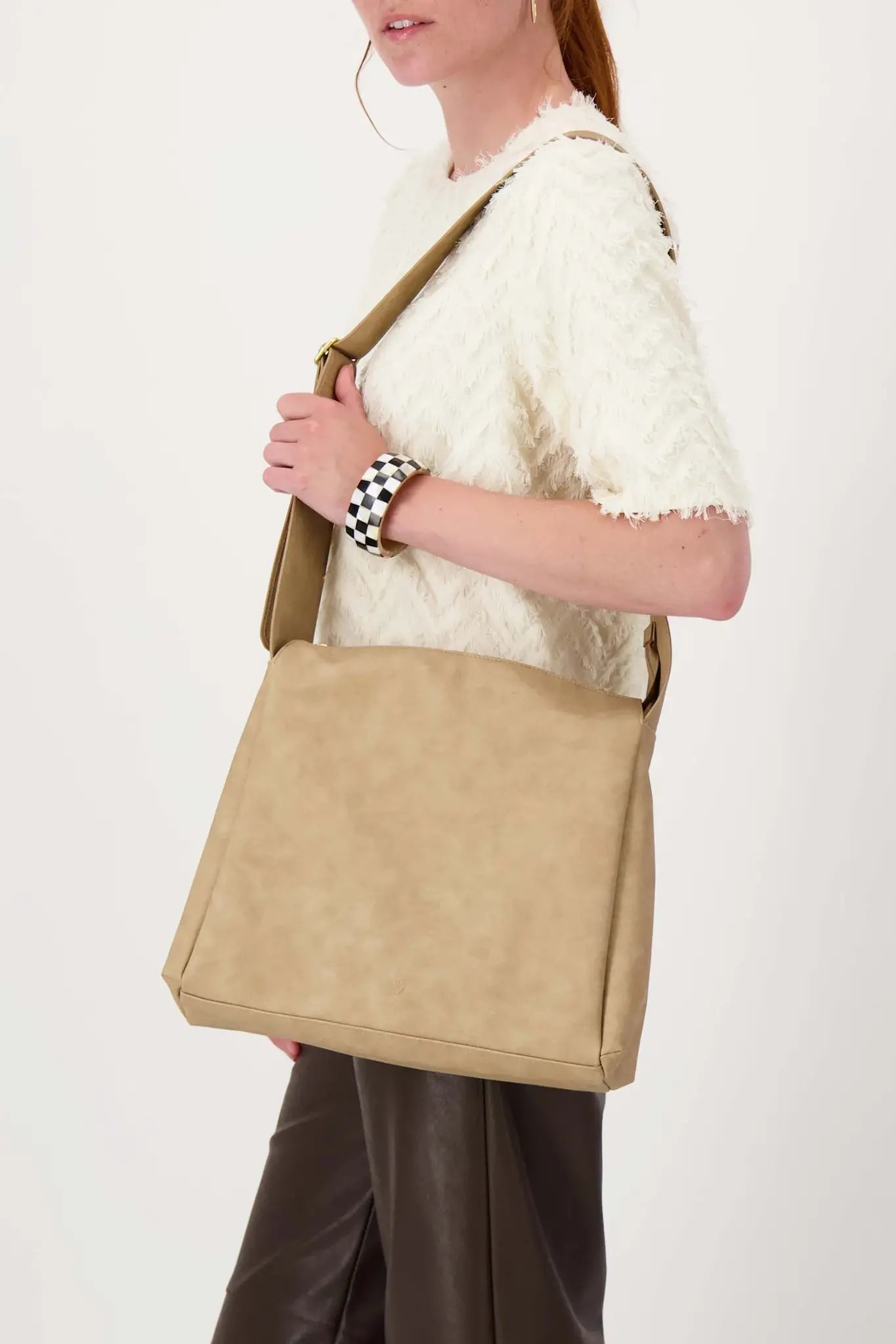 Zusss | Schoudertas met brede band taupe
