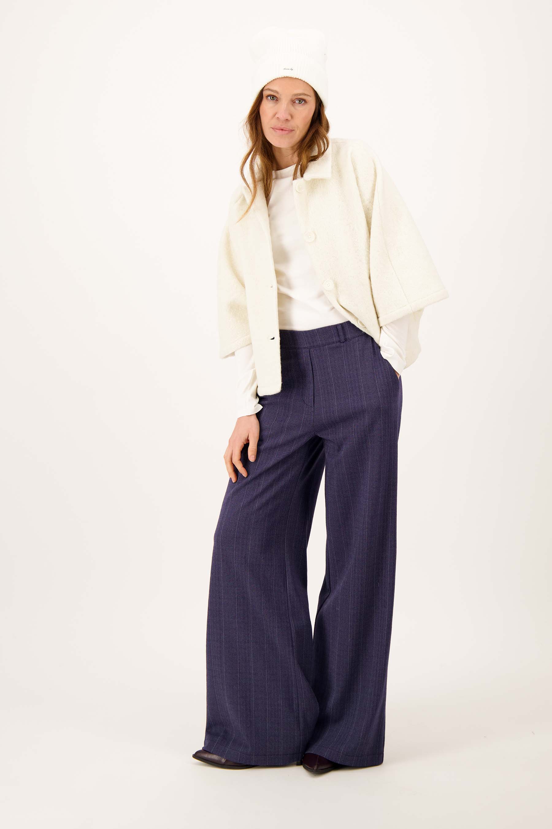 Zusss | Visgraat denim broek met stretch donker denim
