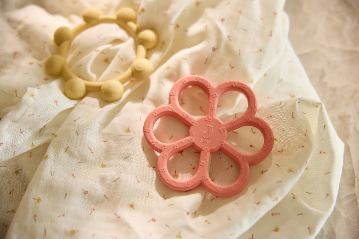 Jollein | Bijtring siliconen flower coral rose