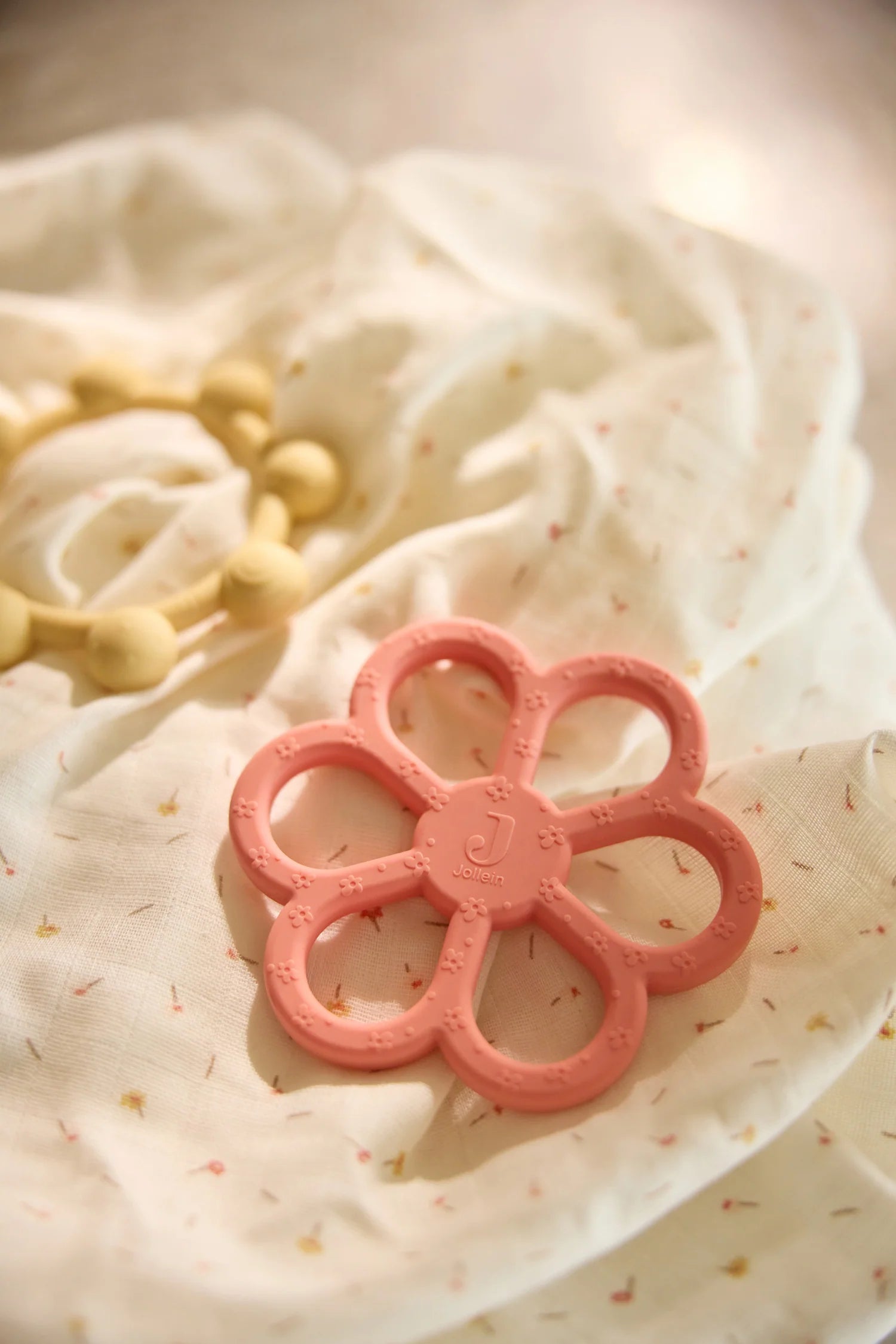 Jollein | Bijtring siliconen flower coral rose