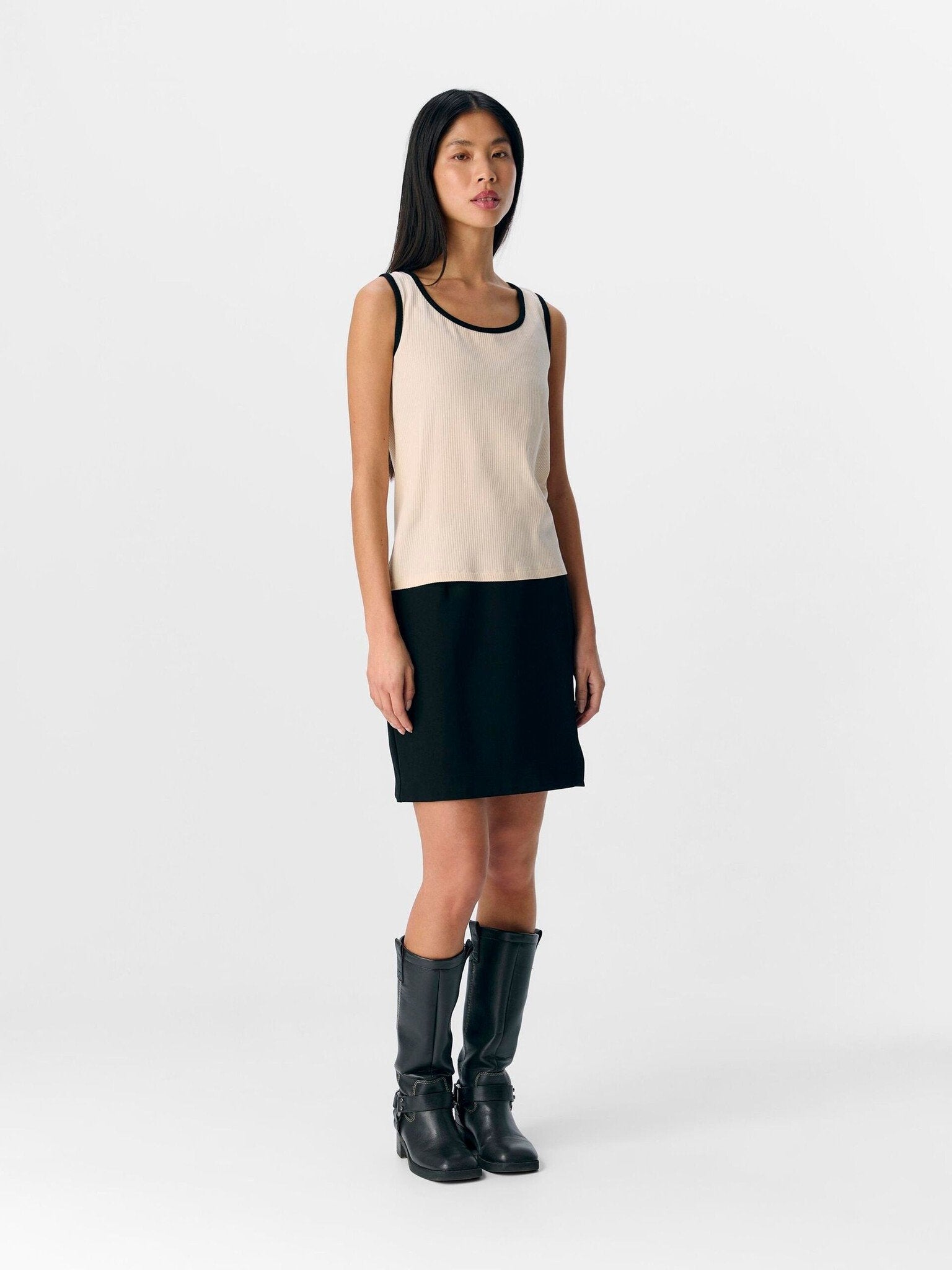 Object | Tanktop Jamie sandshell/black NOOS