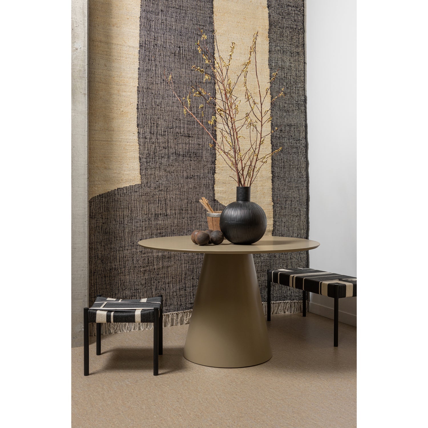 Woood | Ronde eettafel Jorre 120cm militair bruin