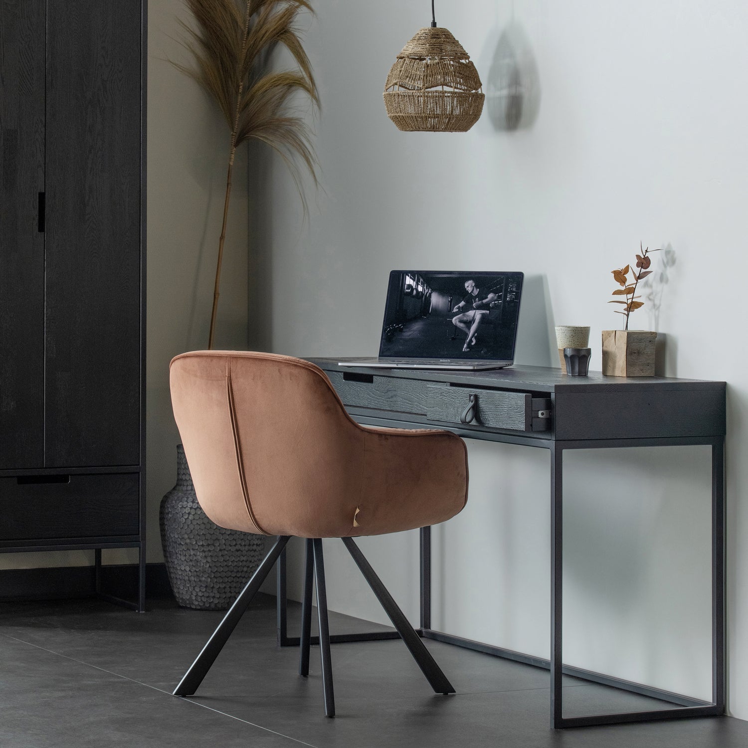 Woood | Bureau Silas diepzwart