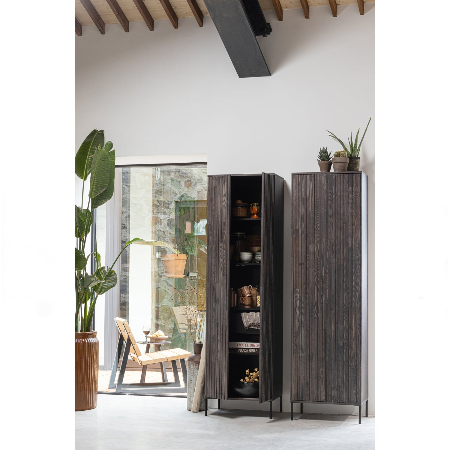 Woood | Hoge kast Gravure espresso
