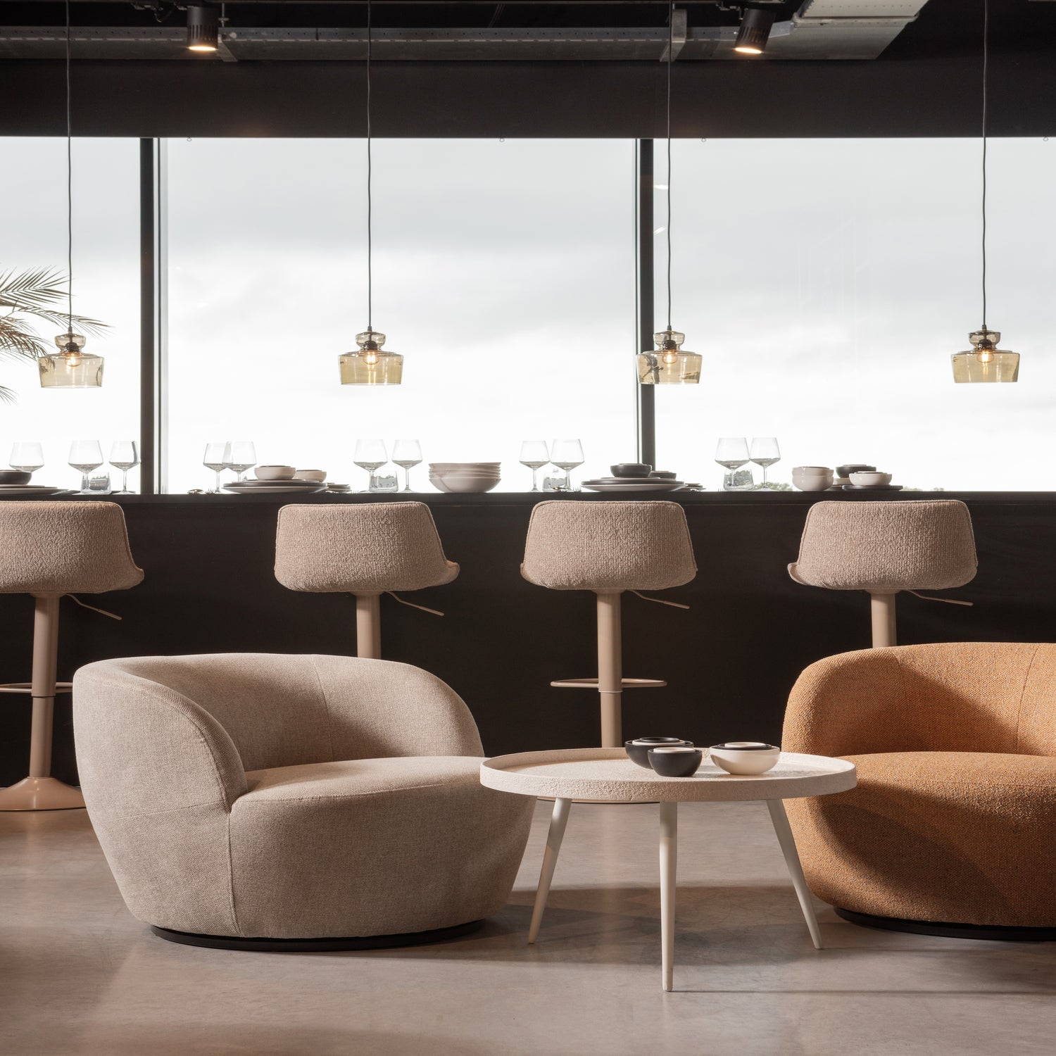 Woood | Draaifauteuil Serra geweven stof curry