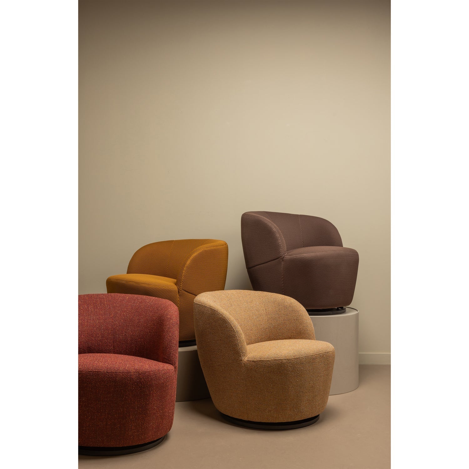 Woood | Draaifauteuil Serra geweven stof curry