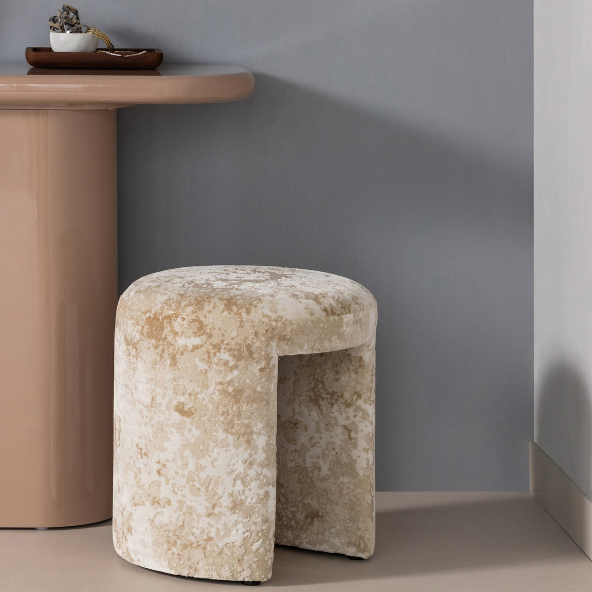 Woood | Kruk Charlie gestoffeerd structuur beige