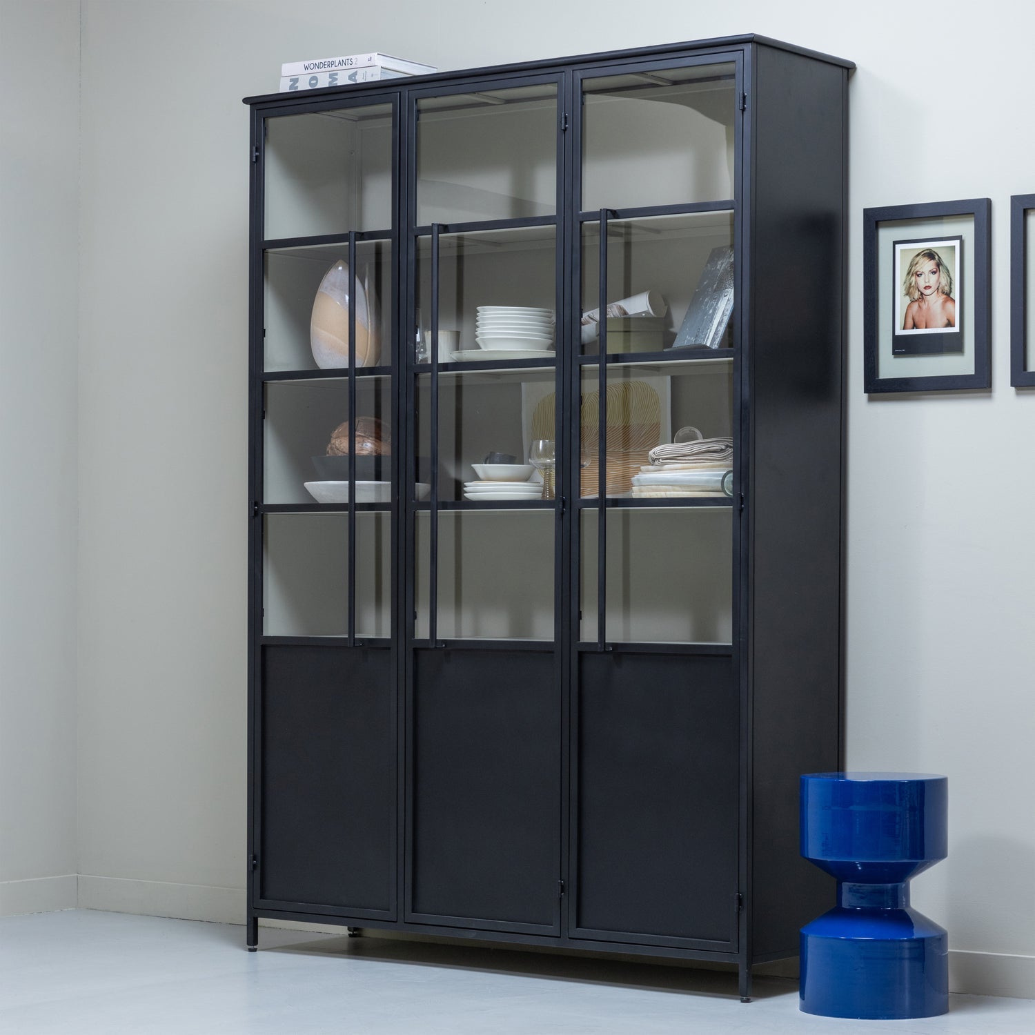 Woood | Vitrinekast Exhibit XL 3-deurskast zwart