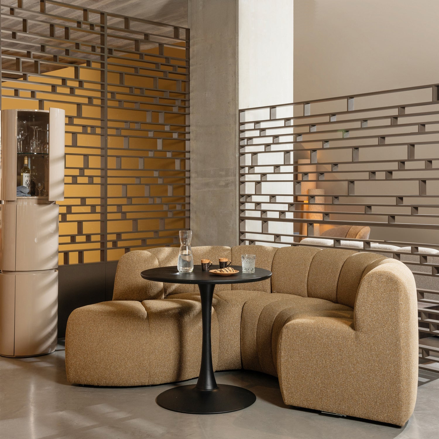 Woood | Eetbank Mojo hoek met rugleuning boucle geel/bruin melange