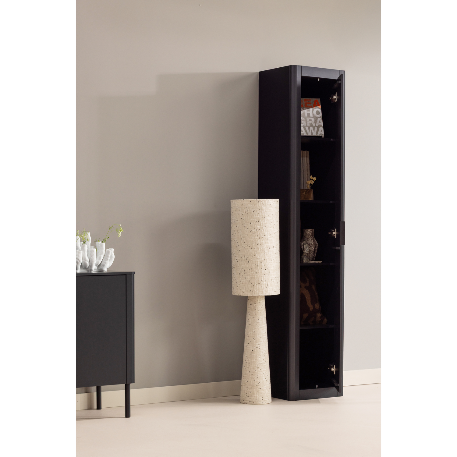 Woood | Hoge kast Gunnar matzwart