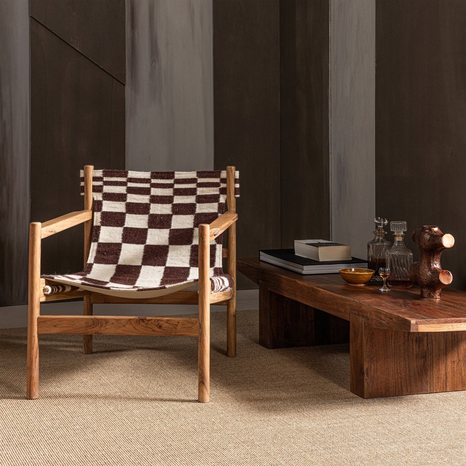 Woood | Fauteuil Zano hout bruin met kelim zitting naturel
