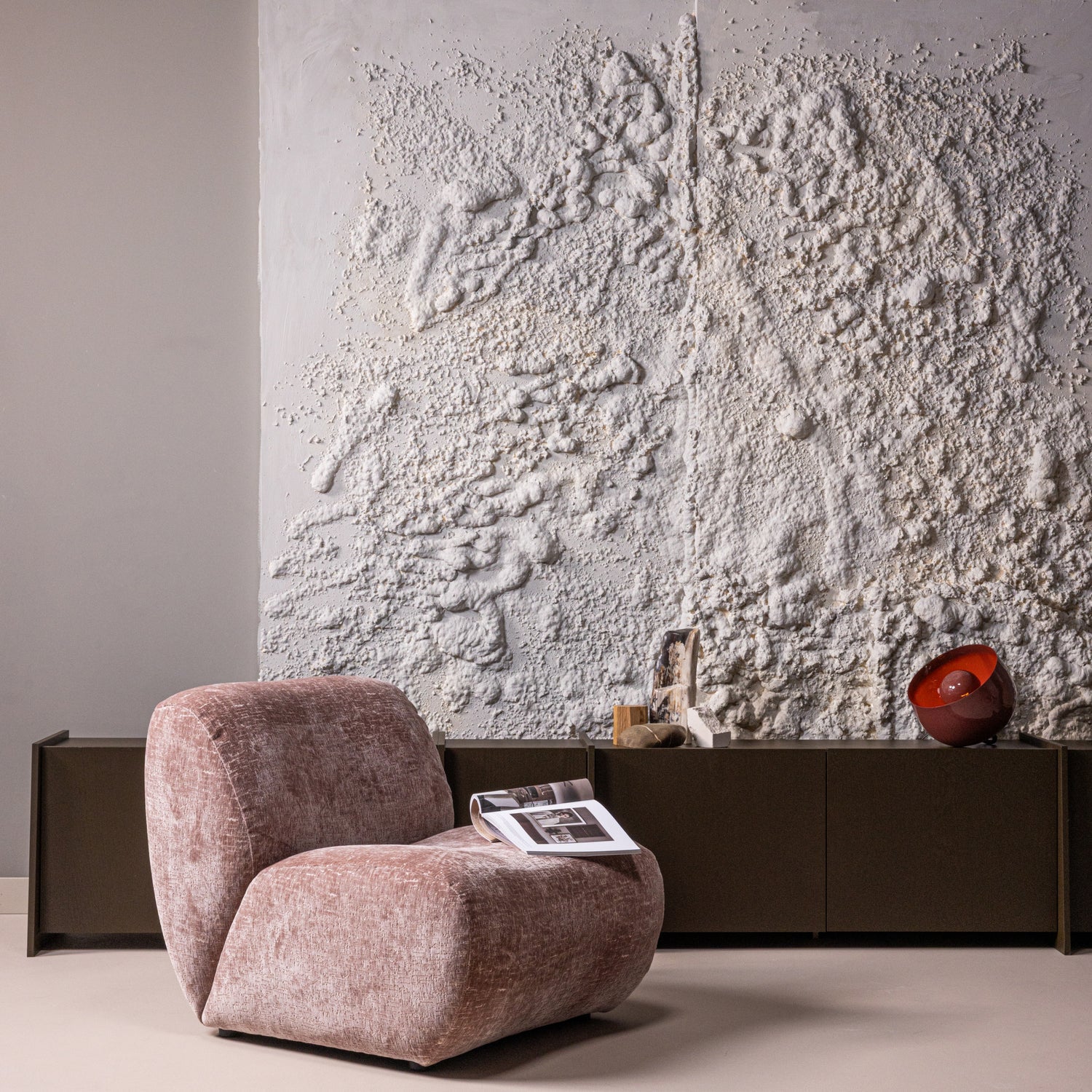Woood | Fauteuil Nomu craquele velvet lichtroze