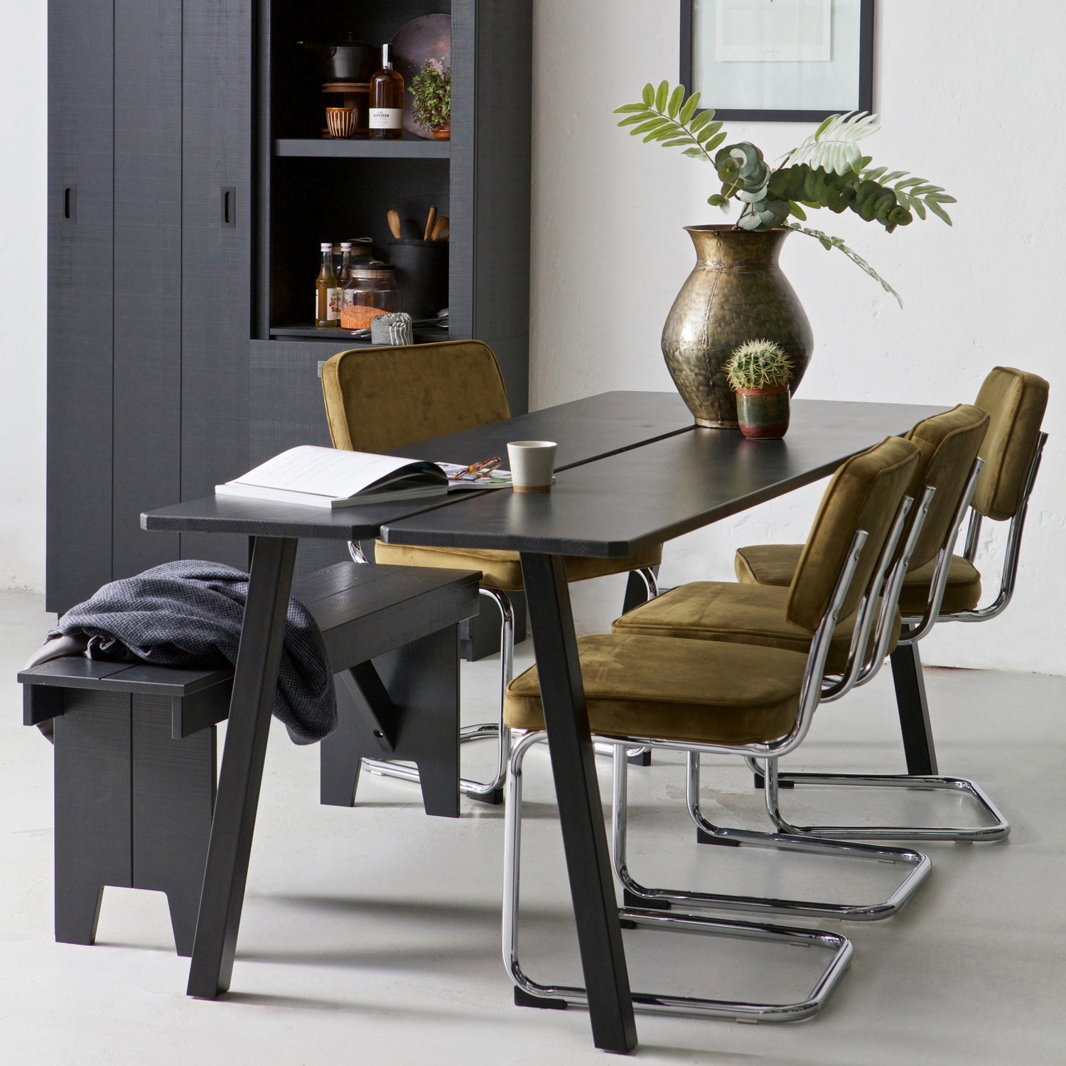 vtwonen | Hoge kast Barn slide zwart SHOWMODEL