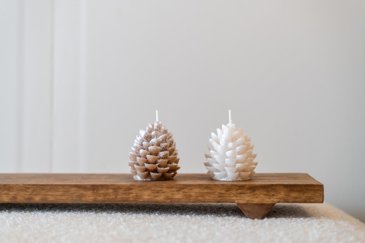 Home Society | Kaars dennenappel