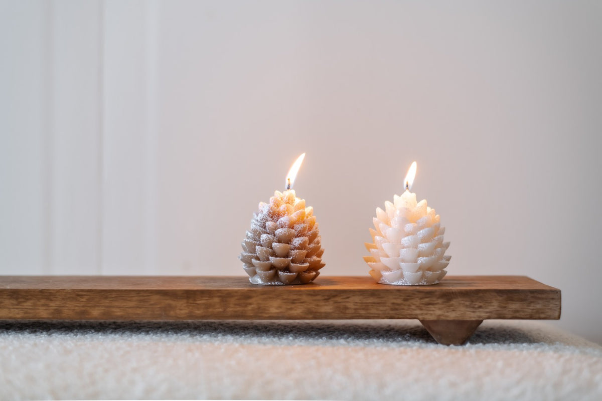 Home Society | Kaars dennenappel