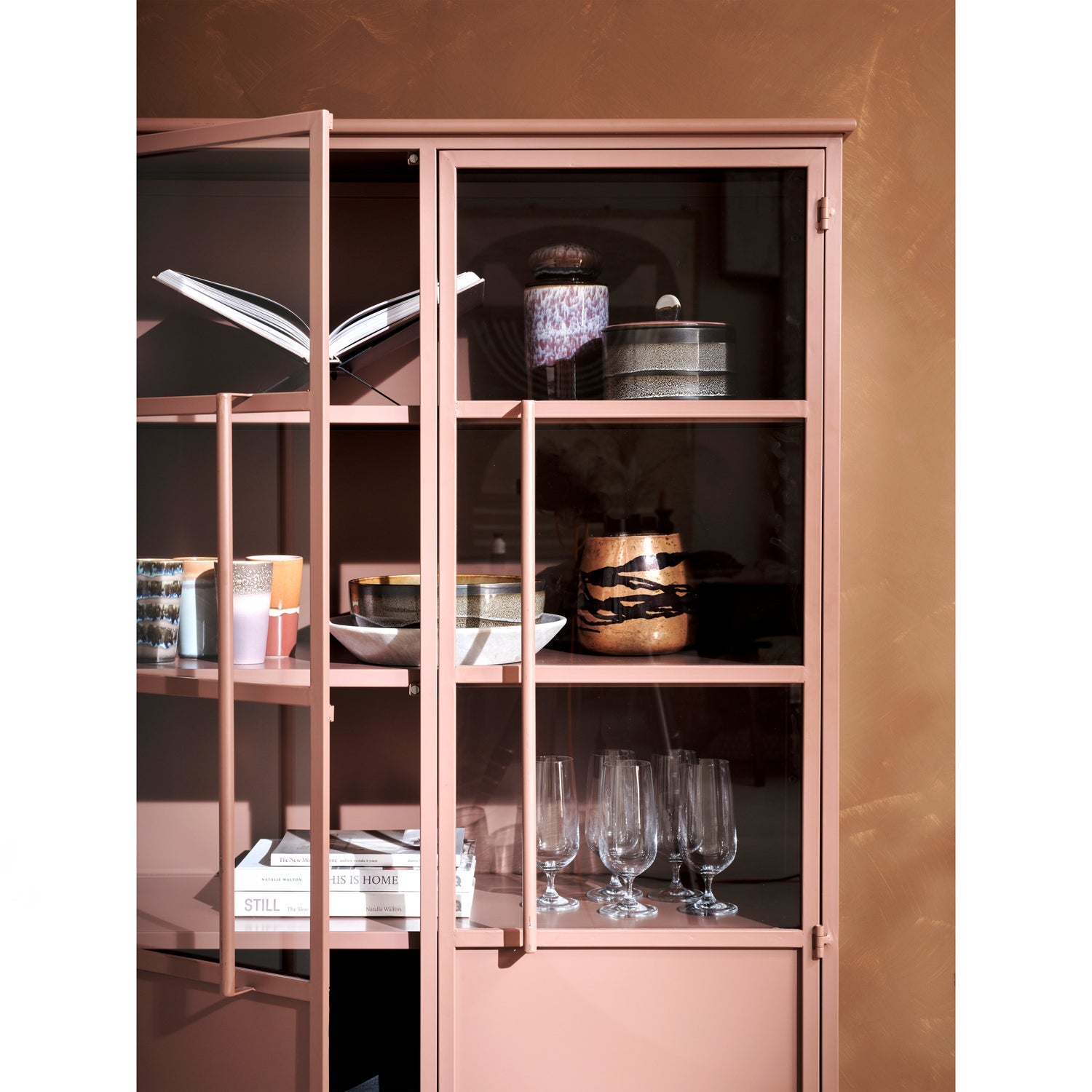 Woood | Vitrinekast Exhibit tan