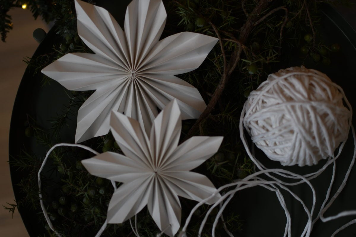 Storefactory | Papieren kerstster wit 20cm