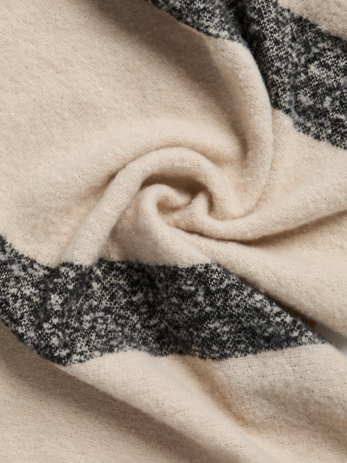 Pieces | Sjaal Pyron moonbeam black Noos
