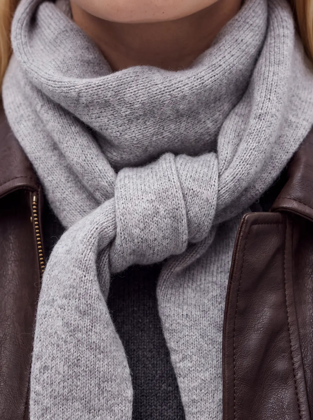 Pieces | Sjaaltje Komma Triangle medium grey NOOS