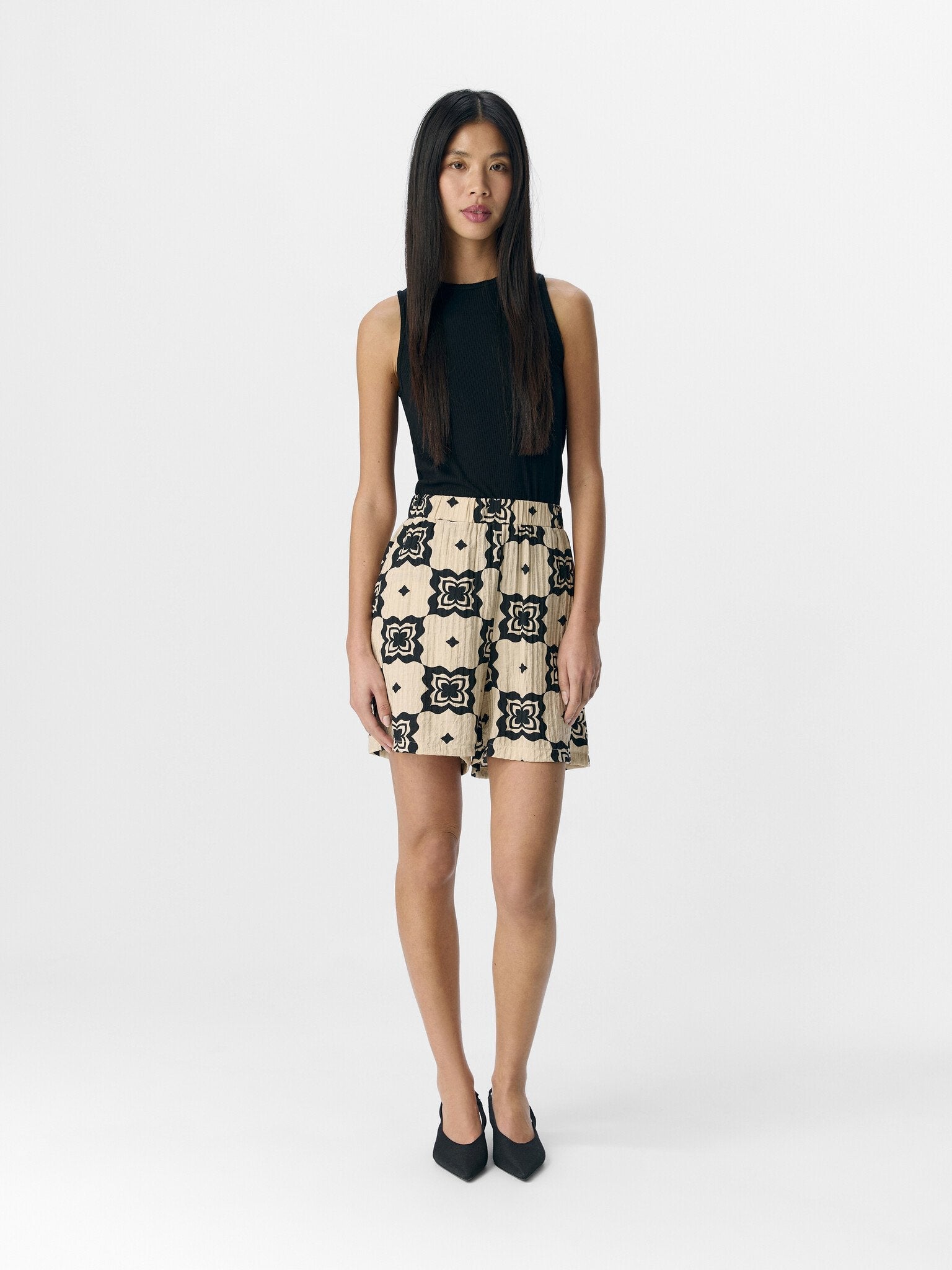 Object | Short Ella sandshell black