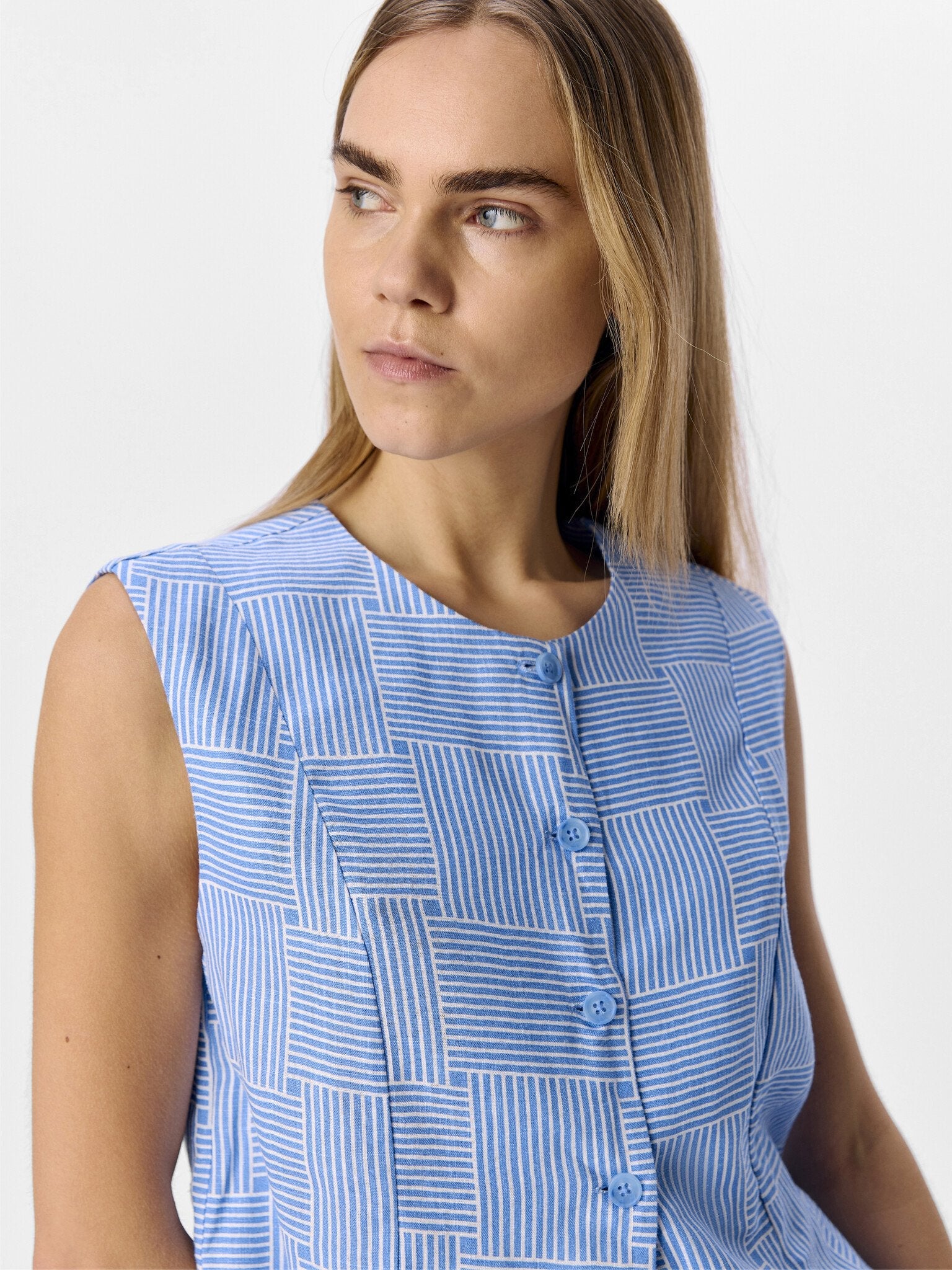 Object | Vest Aya white/cornflower