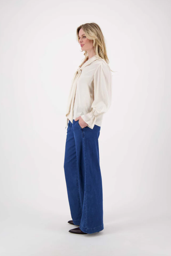 Zusss | Satijnen top met strik beige