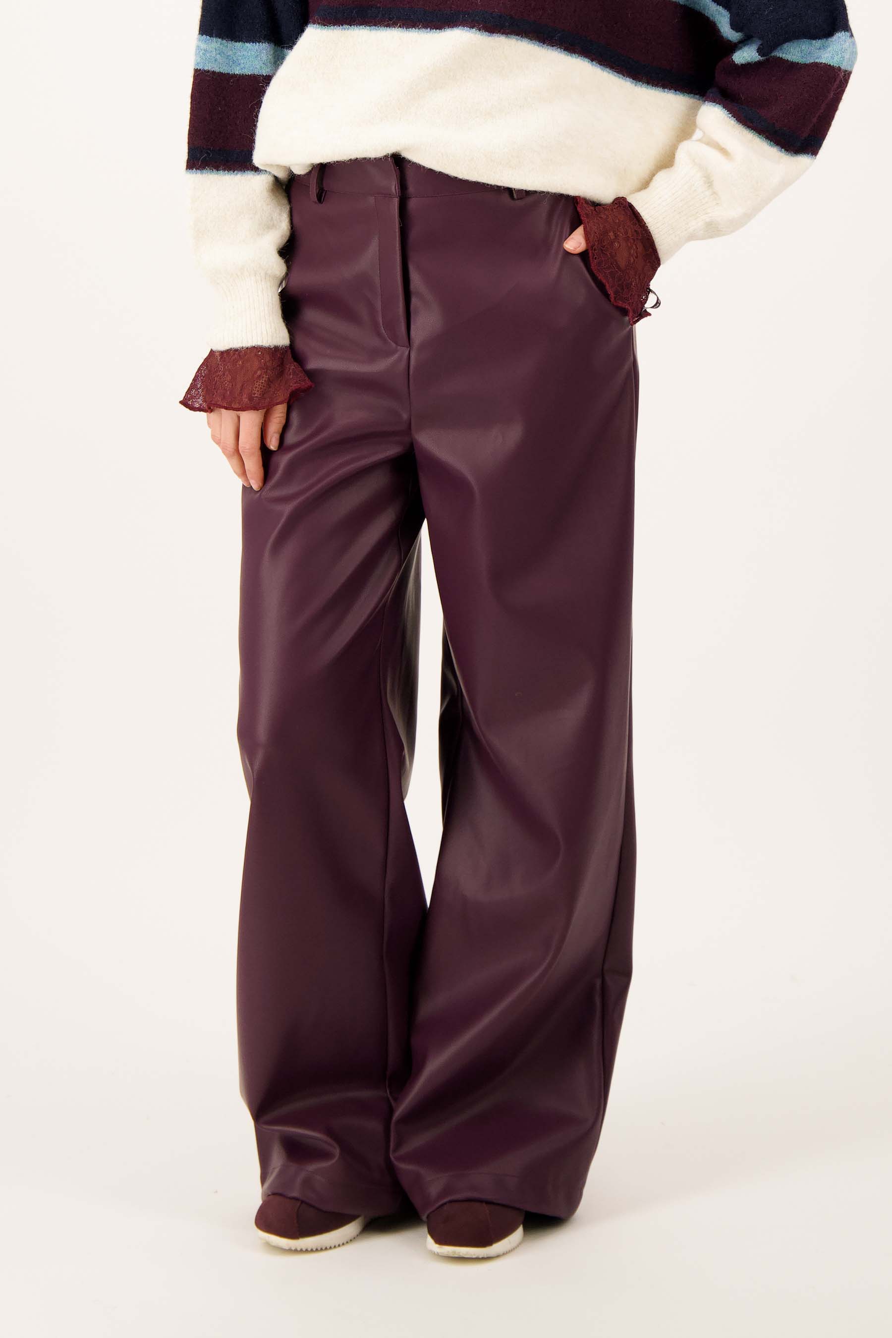 Zusss | Wijde broek PU bordeaux