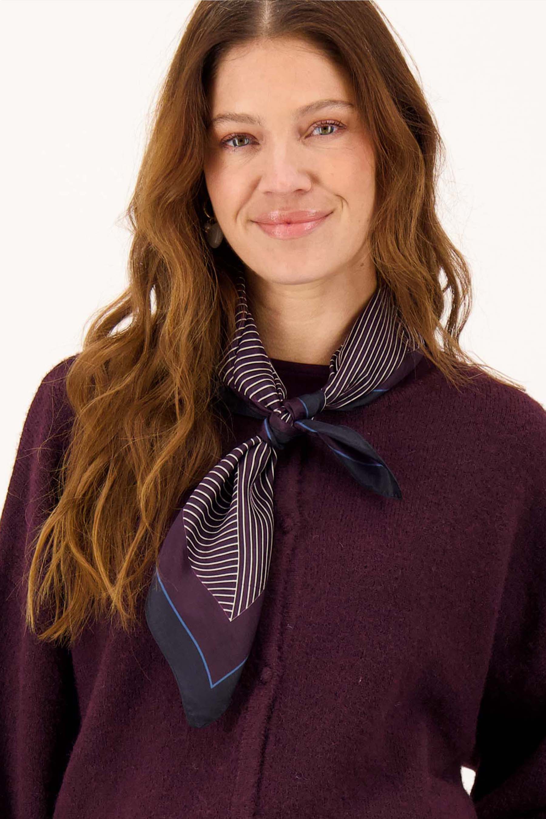 Zusss | Zijde sjaal met strepen 60x60 donkerblauw / blauw / bordeaux