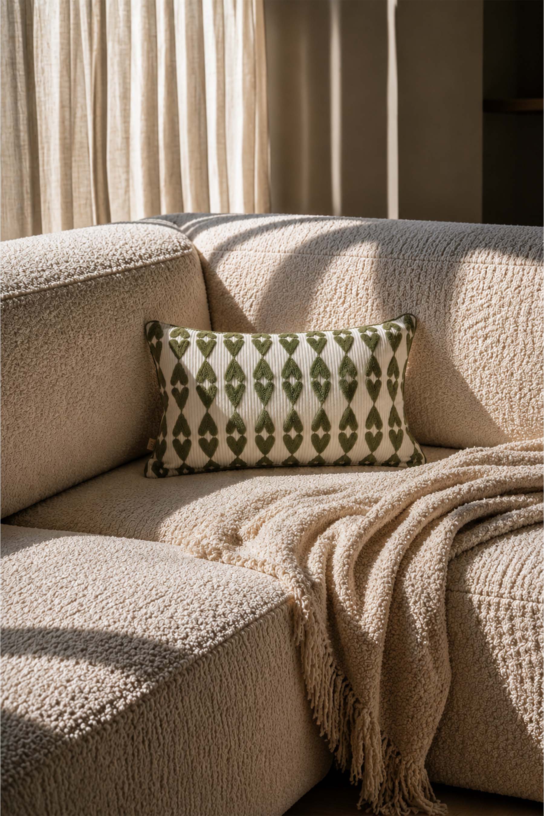 Zusss | Cushion hearts print 35x25cm off white / green