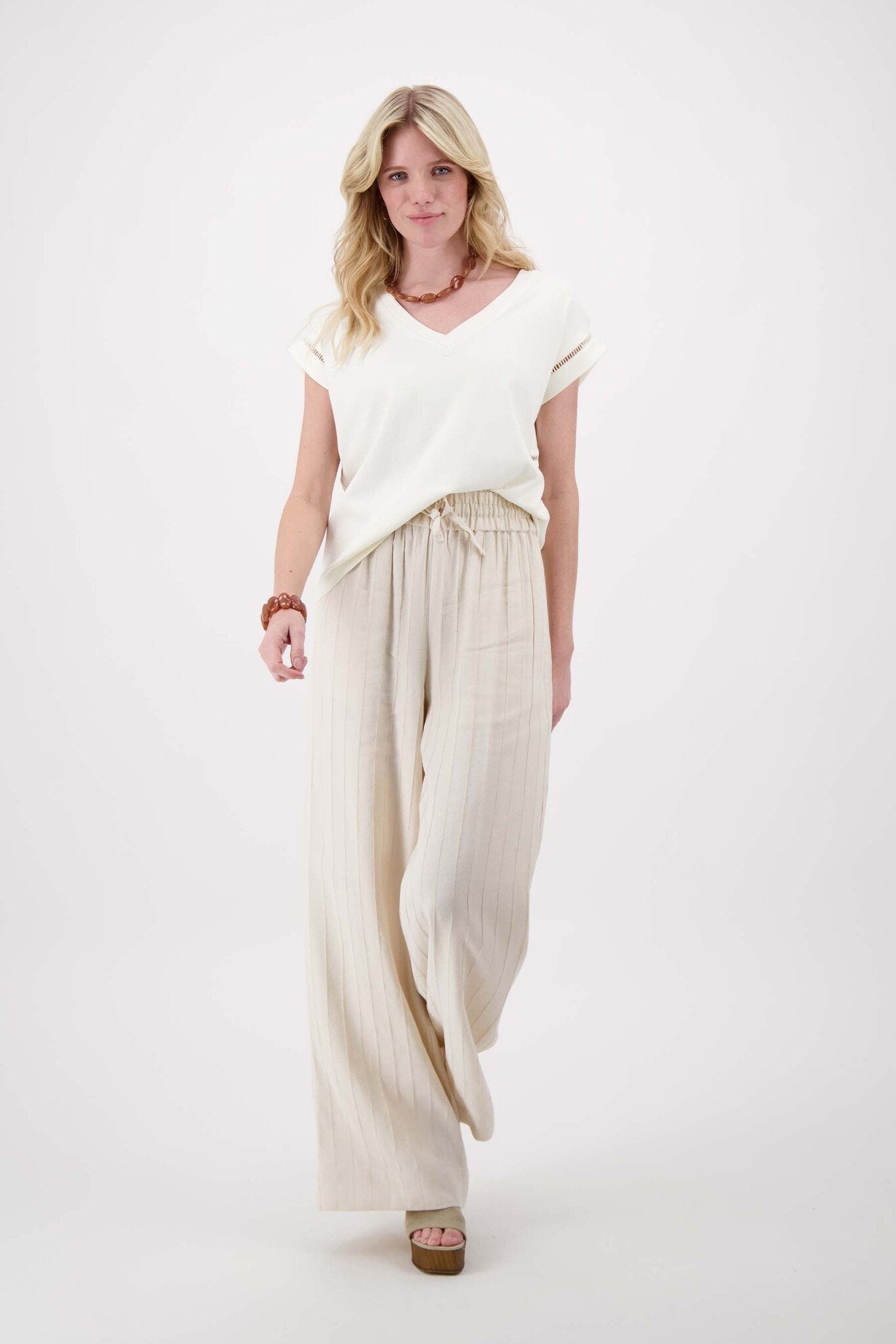 Zusss | T-shirt met opengewerkt detail off white