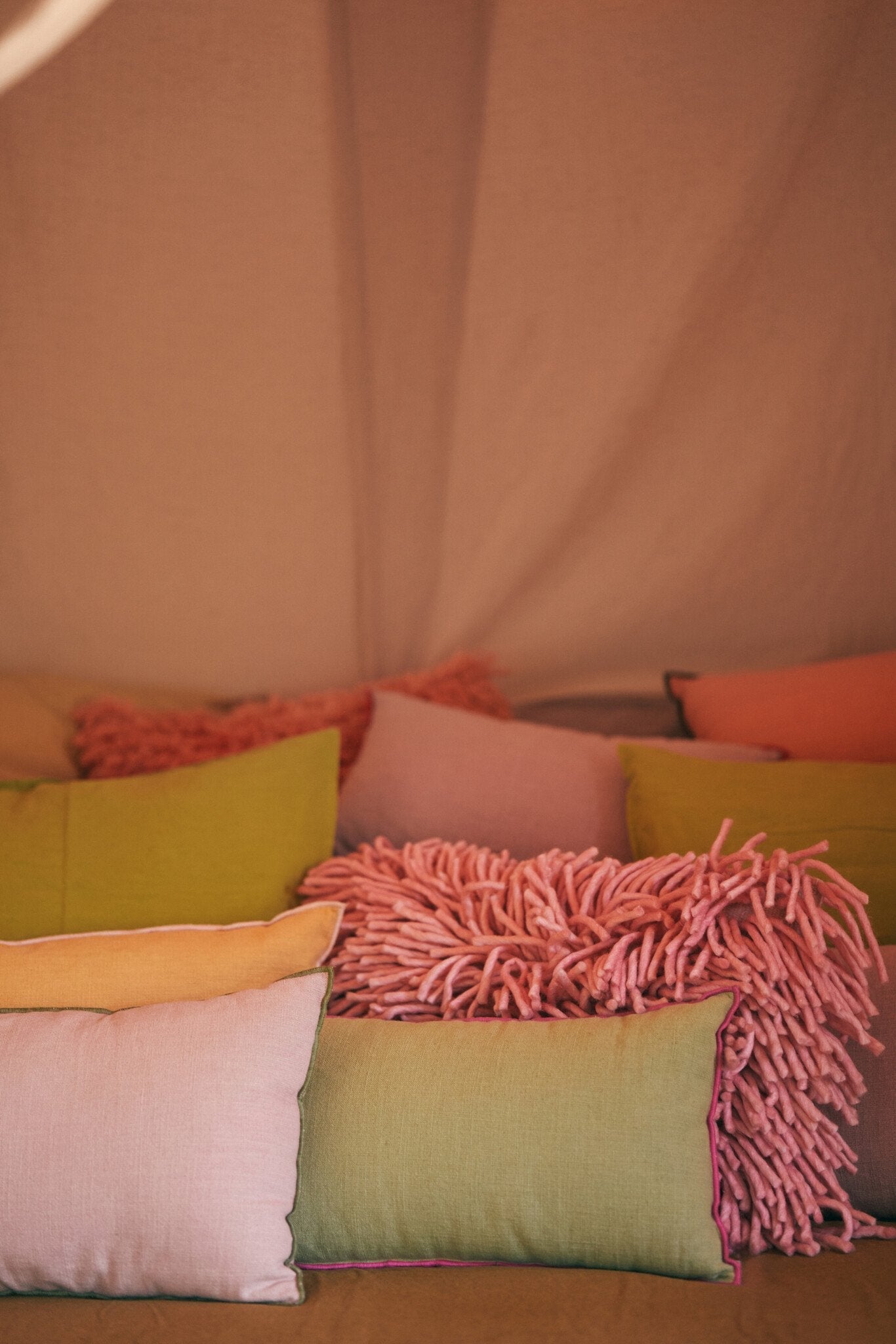 HK Living | Kussen rugged wool pink 60x40cm