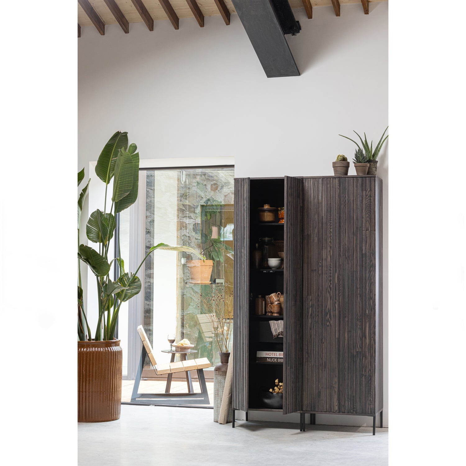 Woood | Hoge kast Gravure espresso