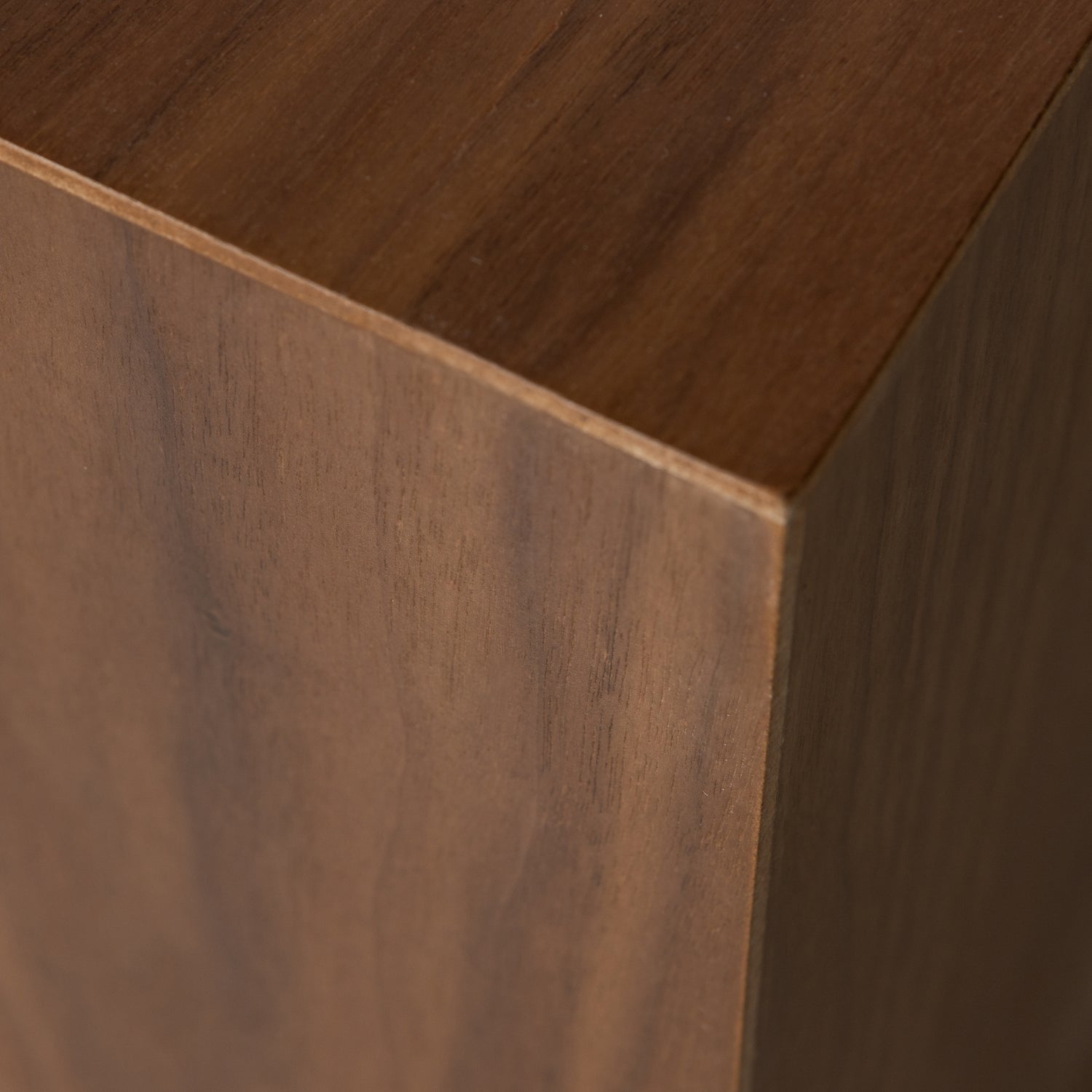 Woood | Pilaar Enid mdf walnoot