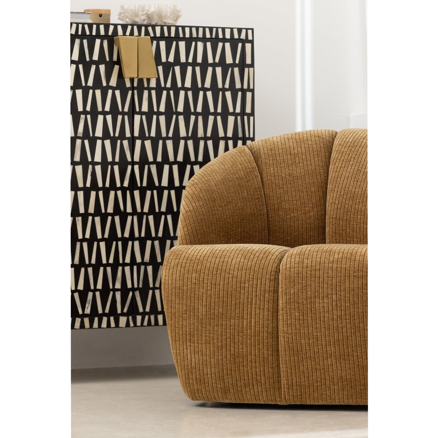 Woood | Draaifauteuil Mojo ribstof honinggeel