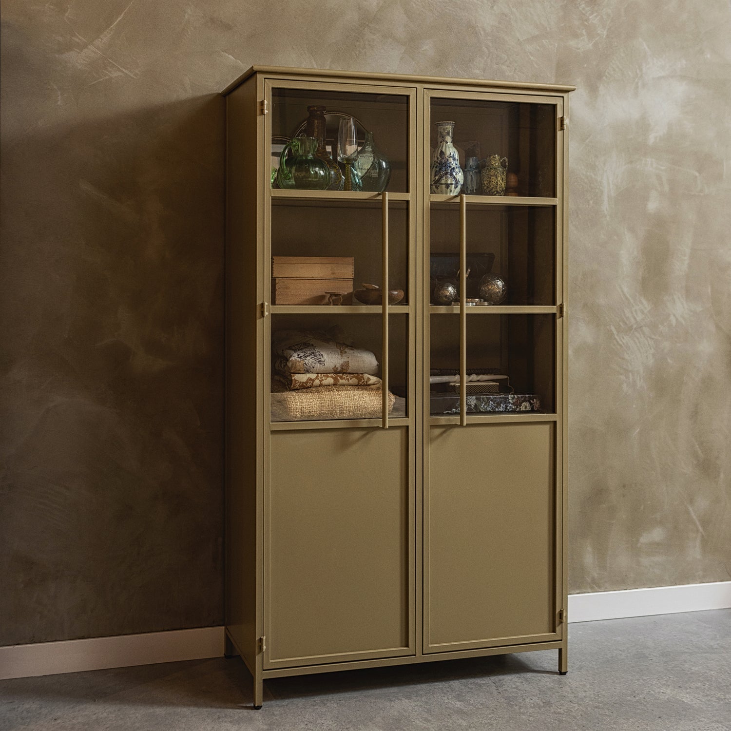 Woood | Vitrinekast Exhibit khaki