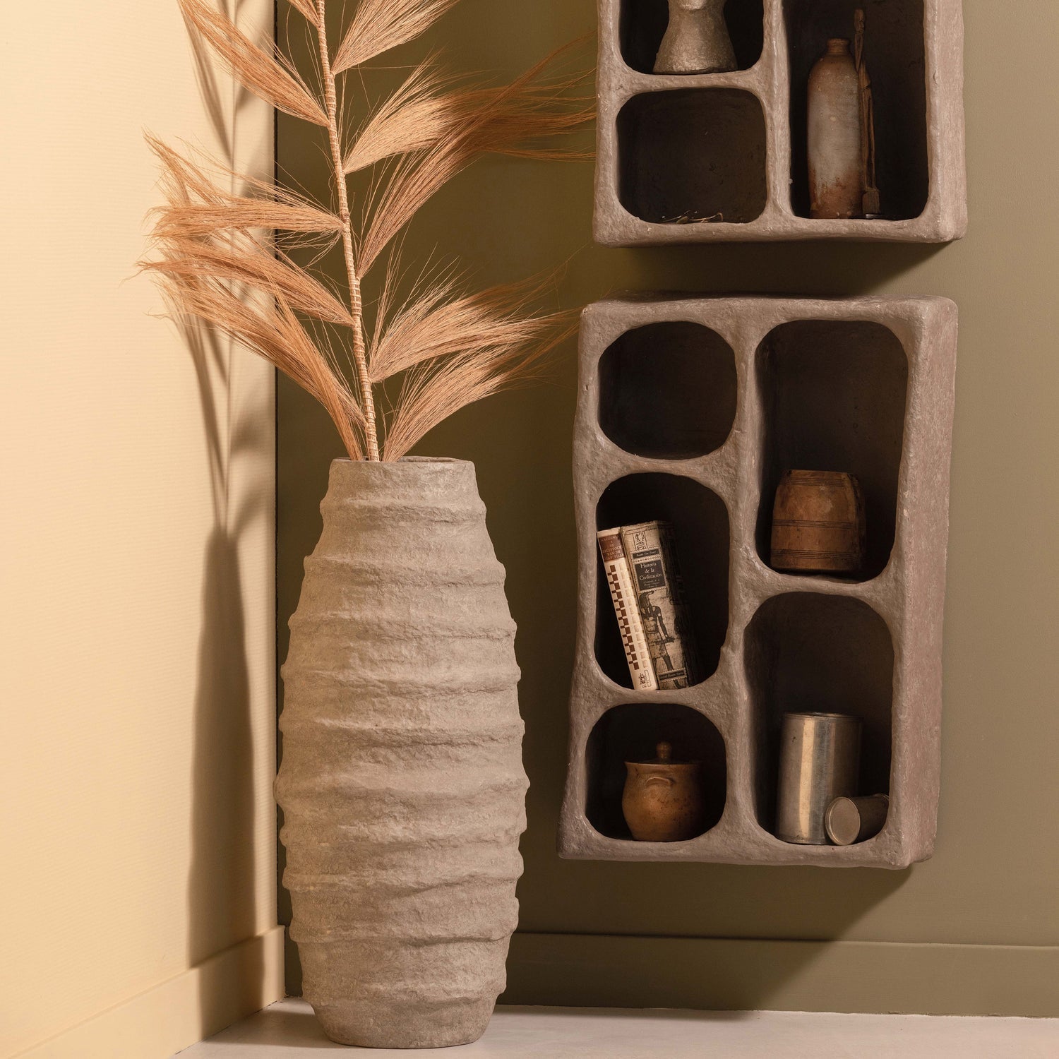 Woood | Wandkastje Clay papier mache grijs