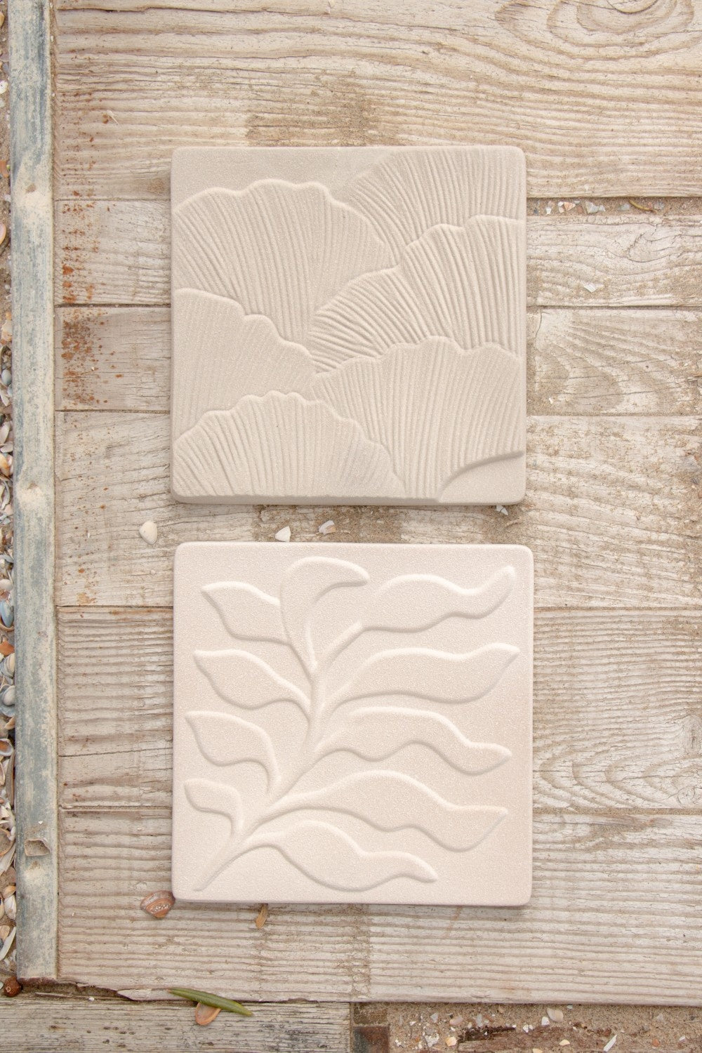 Home Society | Wandtegel Viva blad beige 20cm (pst)