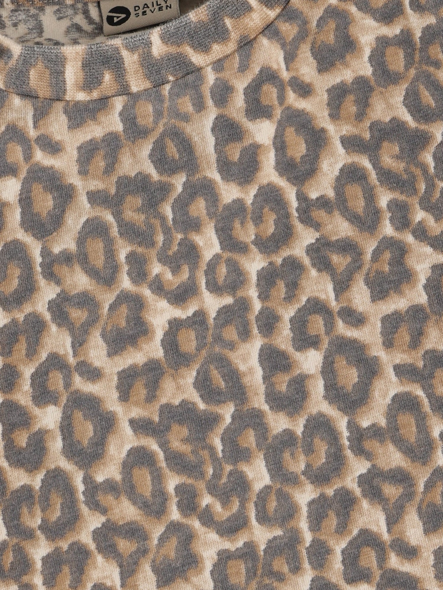 Daily7 | T-shirt Leopard print sandshell