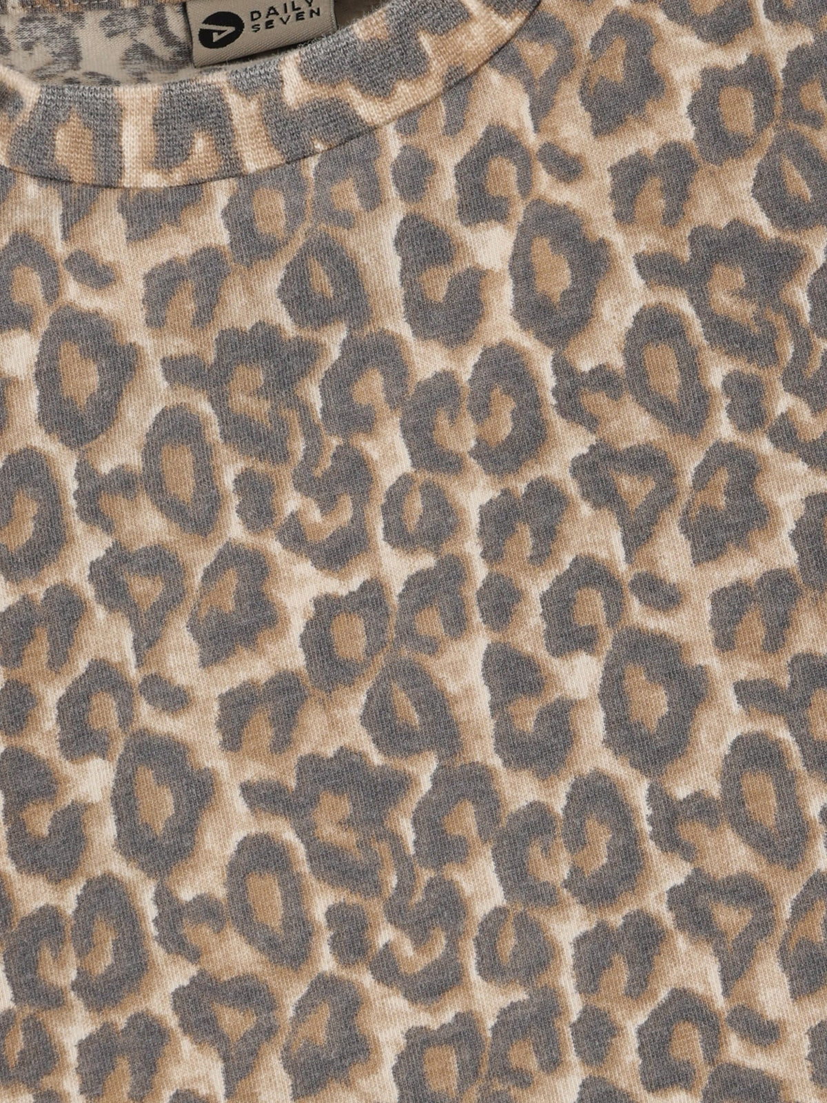 Daily7 | T-shirt Leopard print sandshell