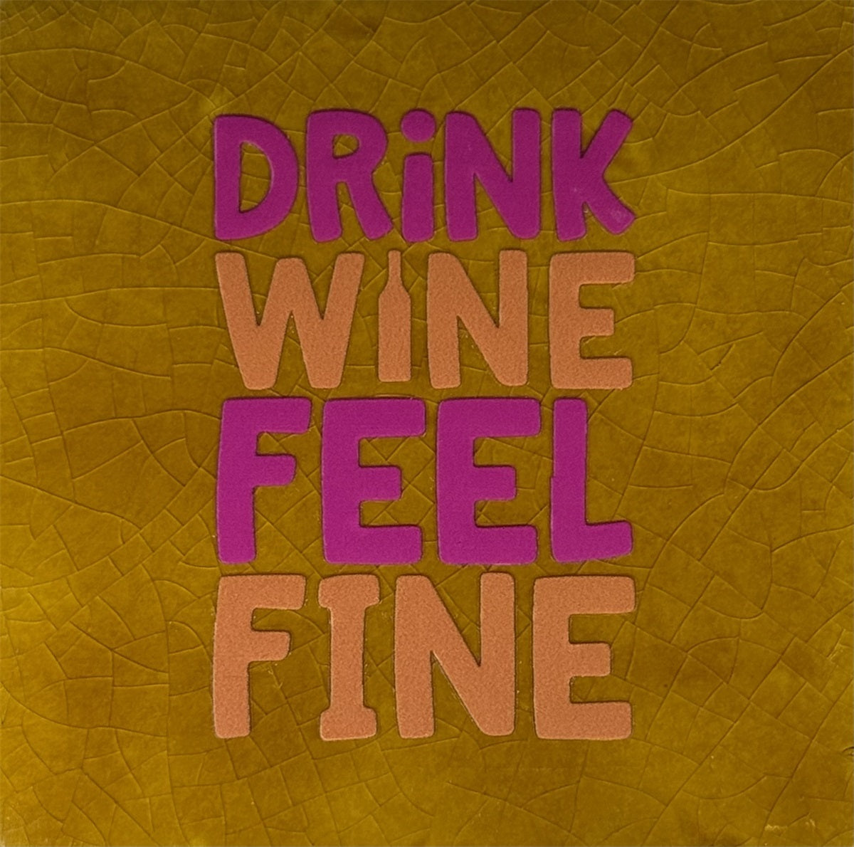 Yett | Tegeltje oker Drink wine feel fine roze