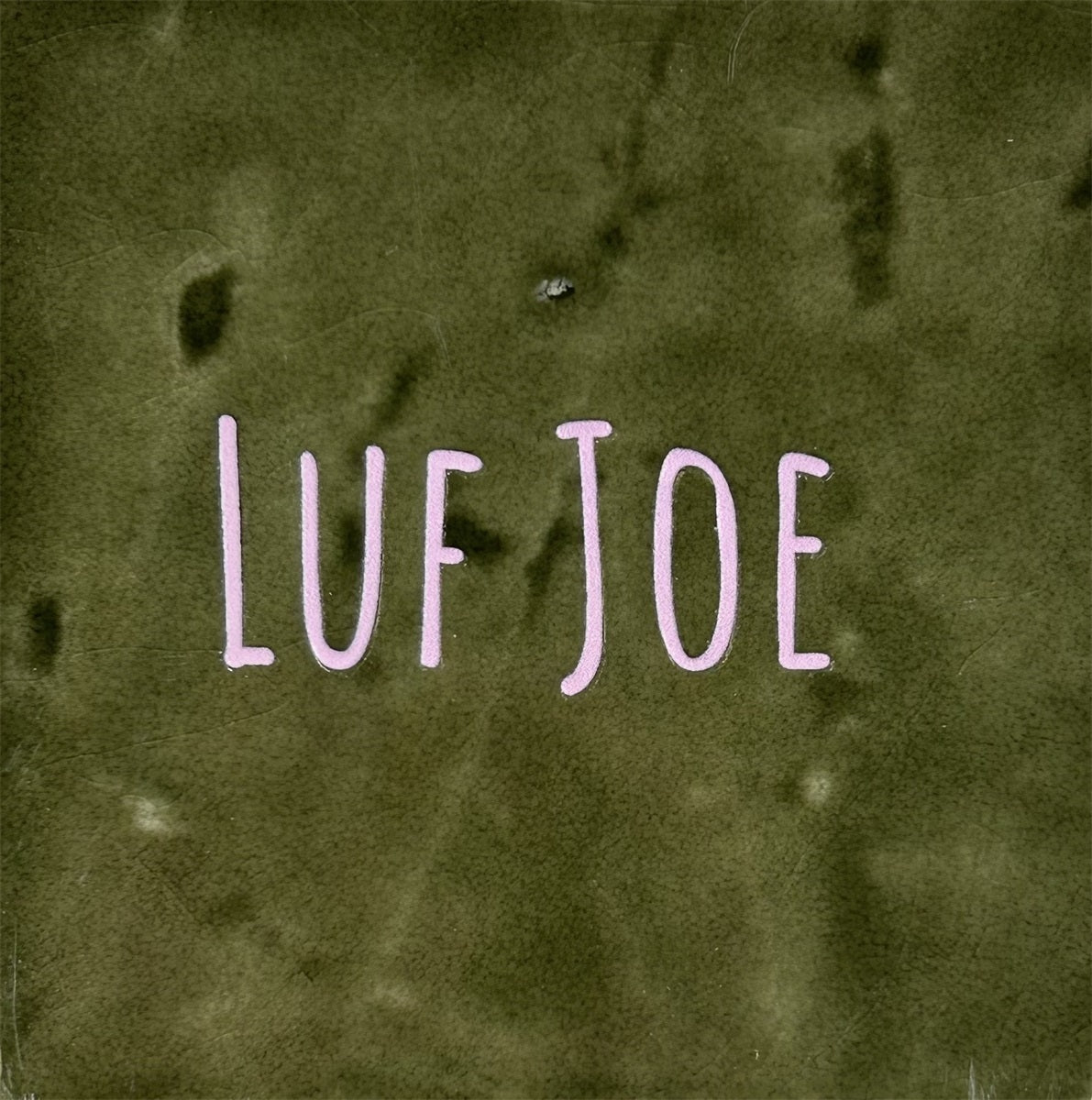 Yett | Tegeltje groen LUF JOE licht roze