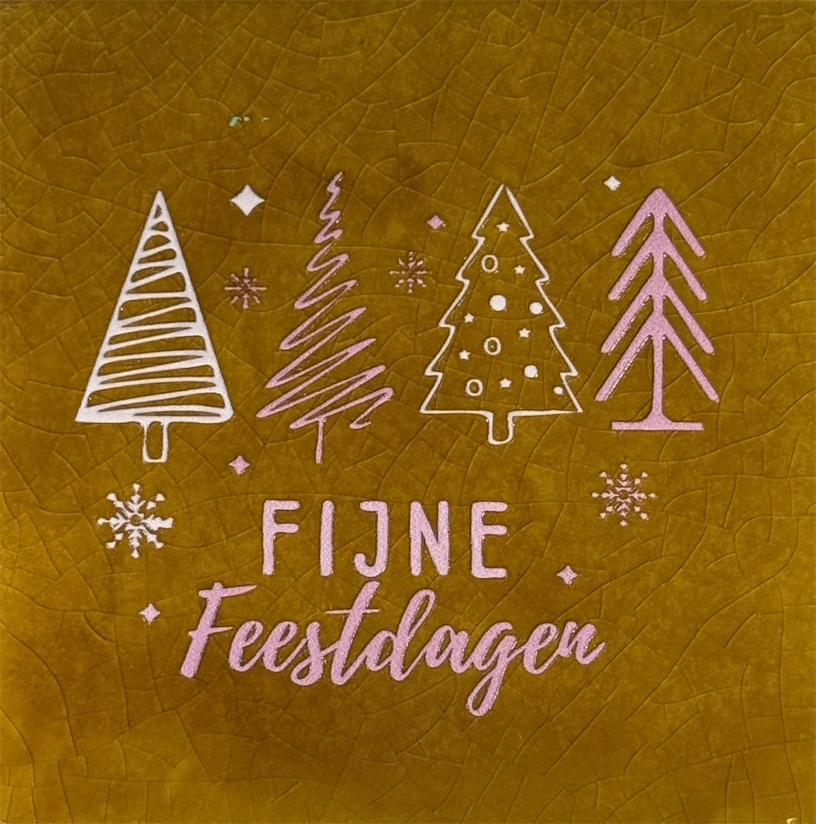 Yett | Tegeltje Oker Fijne feestdagen 4 bomen