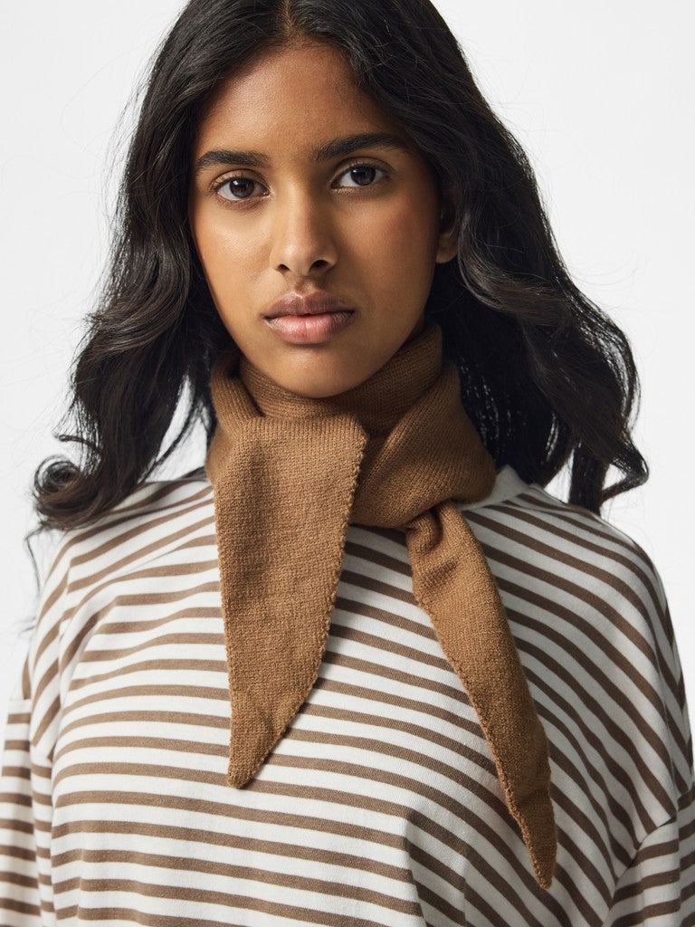 Pieces | Sjaaltje Komma Triangle toasted coconut NOOS