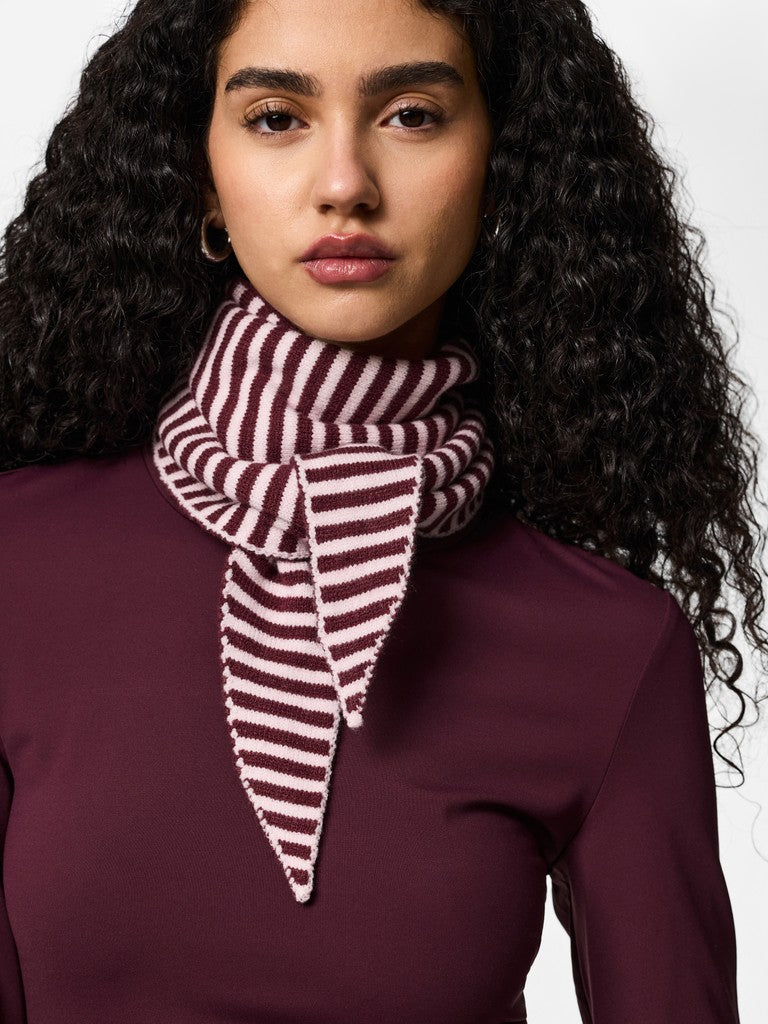 Pieces | Sjaaltje Komma Triangle tawny port pink NOOS