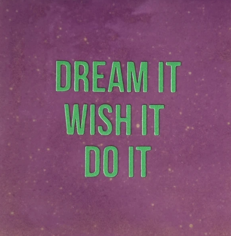 Yett | Tegeltje dream it wish it do it lila