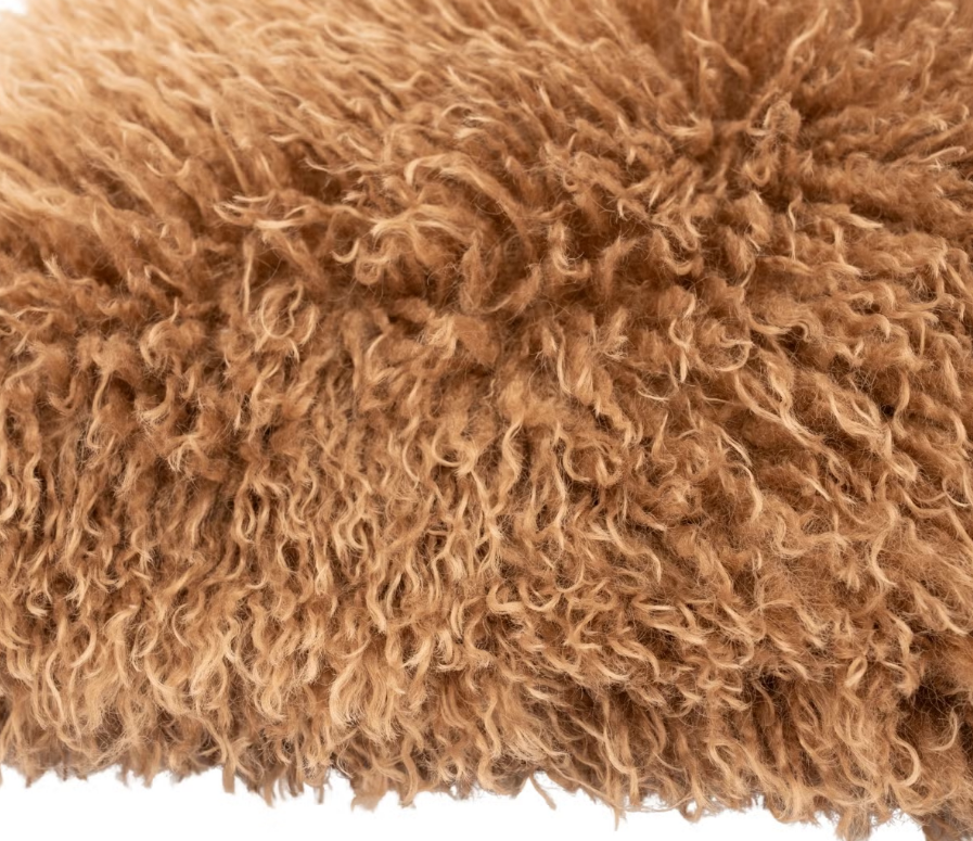 Detail van de lange gekrulde vezels van By Boo Doodly taupe