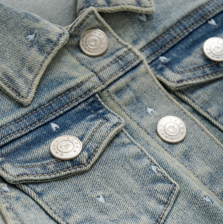 Daily7 | Gilet denim geborduurde hartjes