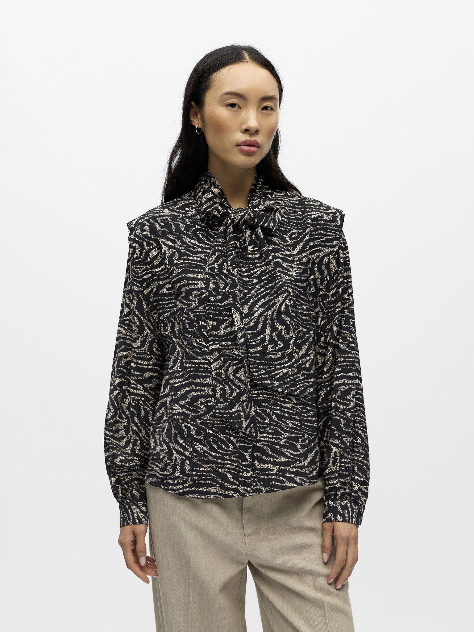 Object | Blouse Alose cloud dancer/black