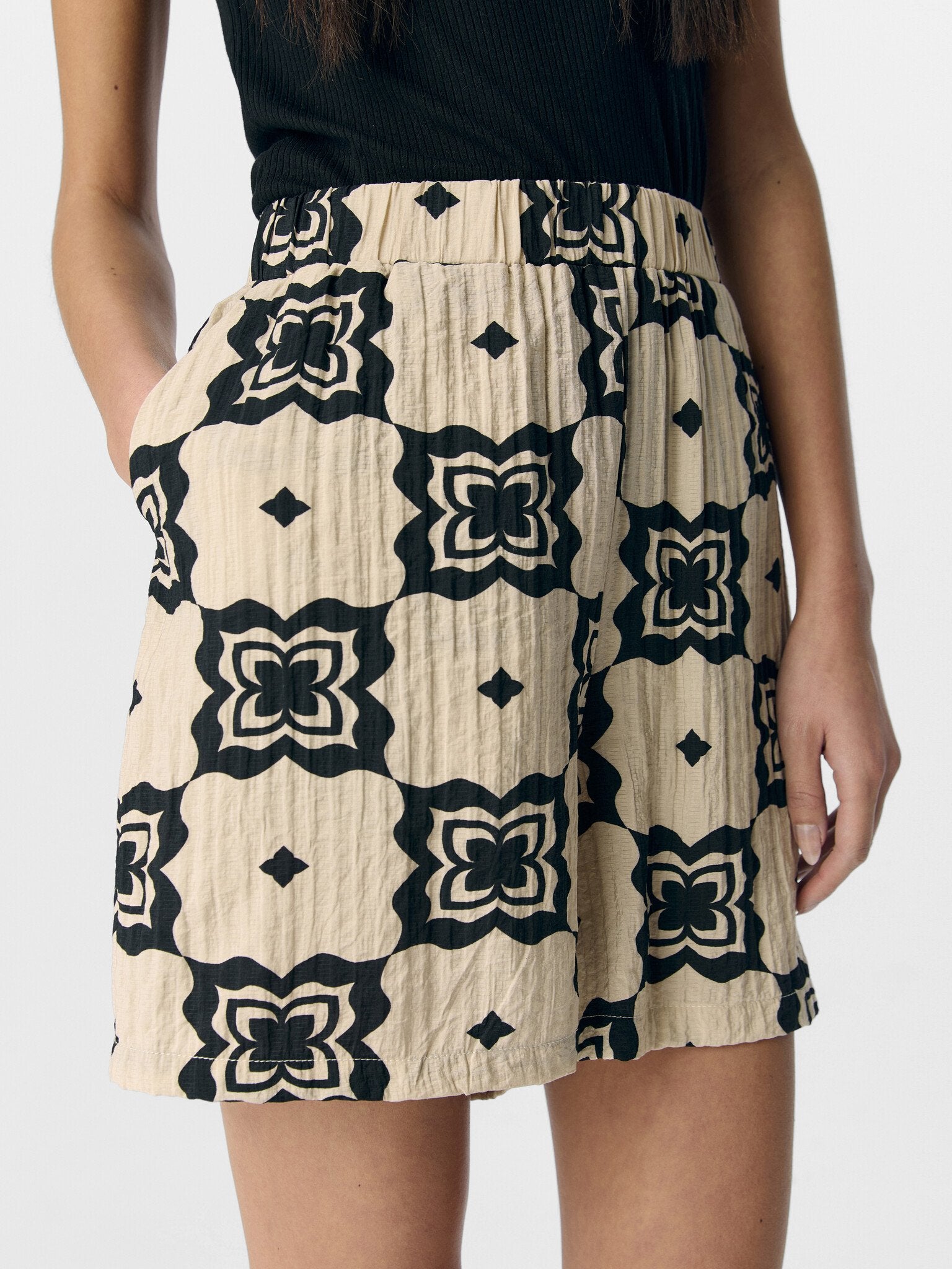 Object | Short Ella sandshell black