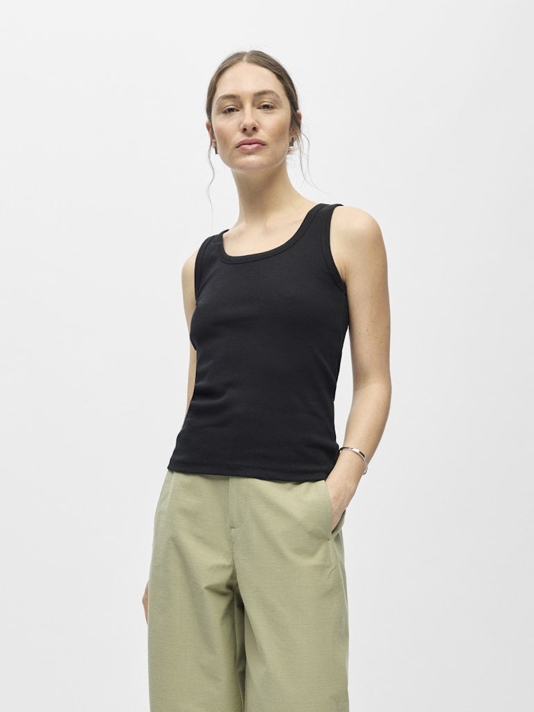 Object | Tanktop Moli black NOOS